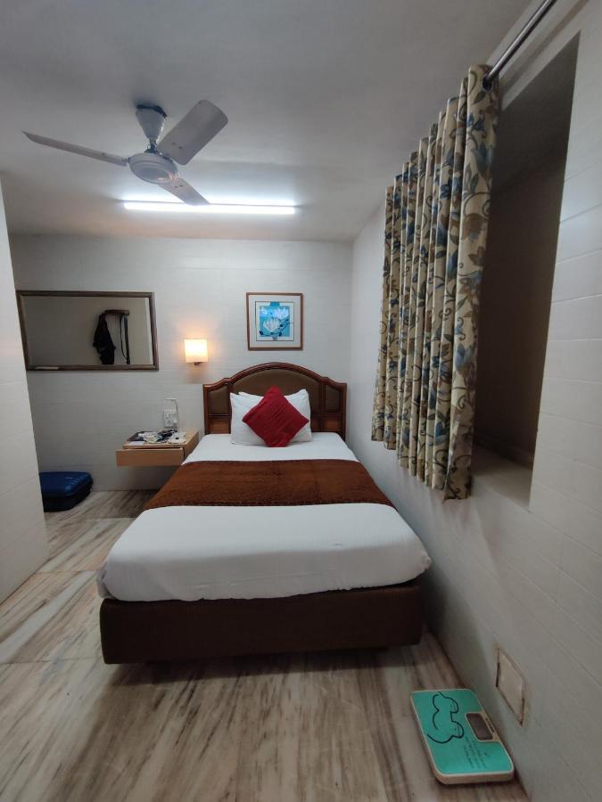 Capital Hotel มุมไบ ภายนอก รูปภาพ