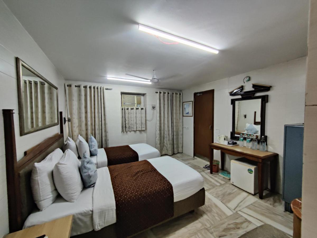 Capital Hotel มุมไบ ภายนอก รูปภาพ